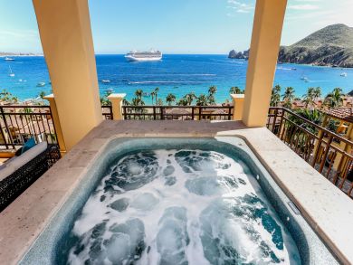 Beachfront Penthouse Near to Vibrant Cabo San Lucas