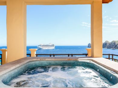 Beachfront Penthouse Near to Vibrant Cabo San Lucas