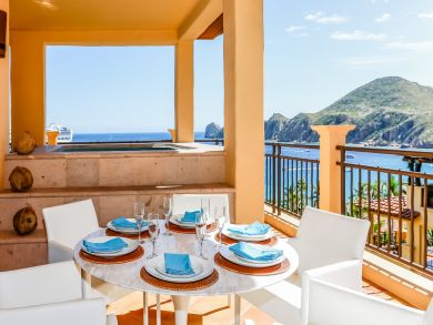 Beachfront Penthouse Near to Vibrant Cabo San Lucas
