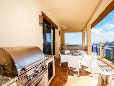 Beachfront Penthouse Near to Vibrant Cabo San Lucas