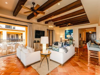 Beachfront Penthouse Near to Vibrant Cabo San Lucas