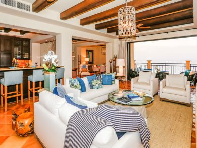 Beachfront Penthouse Near to Vibrant Cabo San Lucas