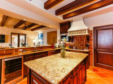 Beachfront Penthouse Near to Vibrant Cabo San Lucas