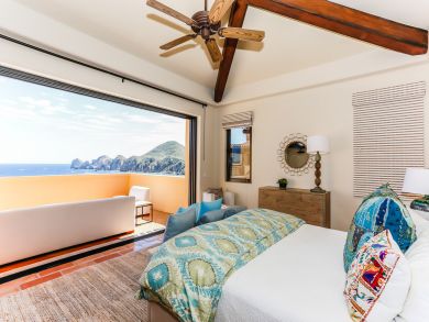 Beachfront Penthouse Near to Vibrant Cabo San Lucas