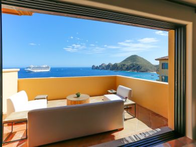 Beachfront Penthouse Near to Vibrant Cabo San Lucas