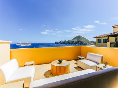 Beachfront Penthouse Near to Vibrant Cabo San Lucas