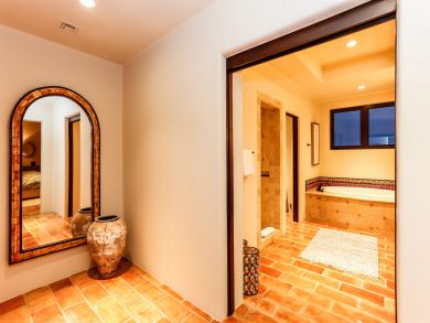 Beachfront Penthouse Near to Vibrant Cabo San Lucas