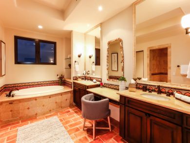 Beachfront Penthouse Near to Vibrant Cabo San Lucas