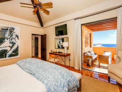 Beachfront Penthouse Near to Vibrant Cabo San Lucas