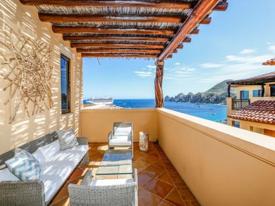 Beachfront Penthouse Near to Vibrant Cabo San Lucas