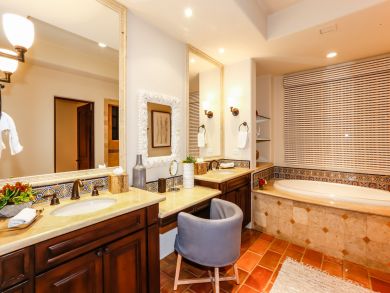 Beachfront Penthouse Near to Vibrant Cabo San Lucas