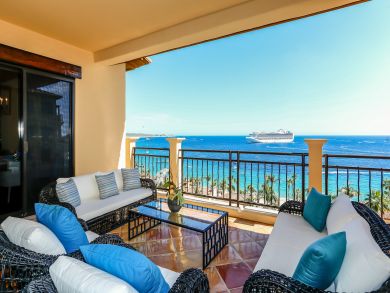 Beachfront Penthouse Near to Vibrant Cabo San Lucas