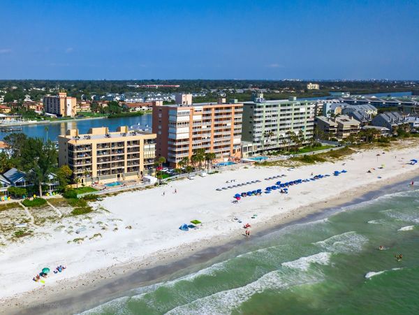 Indian Rocks 3 Bedroom Beach Condo Full Gulf View - Sleeps 6