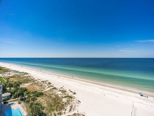 Indian Rocks 3 Bedroom Beach Condo Full Gulf View - Sleeps 6