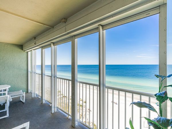 Indian Rocks 3 Bedroom Beach Condo Full Gulf View - Sleeps 6