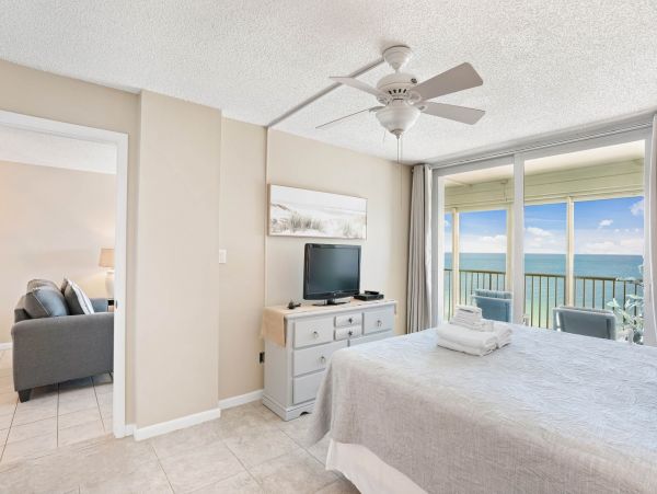 Indian Rocks 3 Bedroom Beach Condo Full Gulf View - Sleeps 6