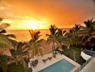 Eight Bedroom Villa Sleeps 18 Guests