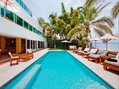 Eight Bedroom Villa Sleeps 18 Guests