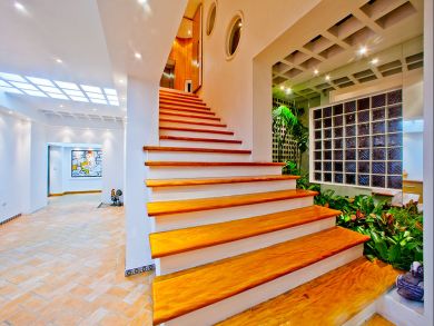 Eight Bedroom Villa Sleeps 18 Guests