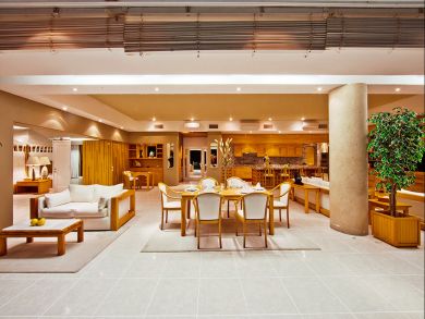 Eight Bedroom Villa Sleeps 18 Guests