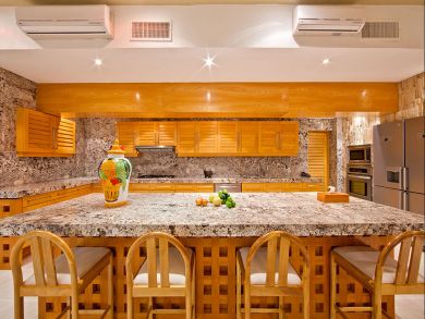 Eight Bedroom Villa Sleeps 18 Guests