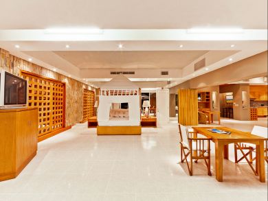 Eight Bedroom Villa Sleeps 18 Guests