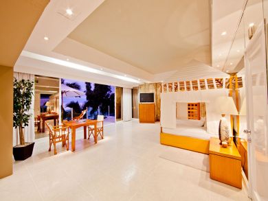 Eight Bedroom Villa Sleeps 18 Guests