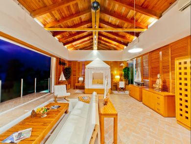 Eight Bedroom Villa Sleeps 18 Guests