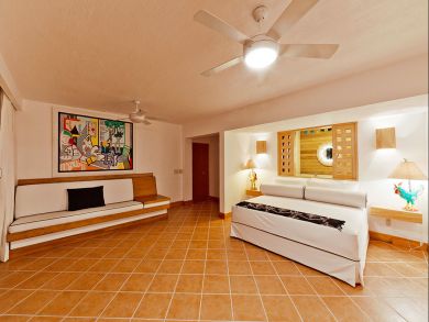 Eight Bedroom Villa Sleeps 18 Guests