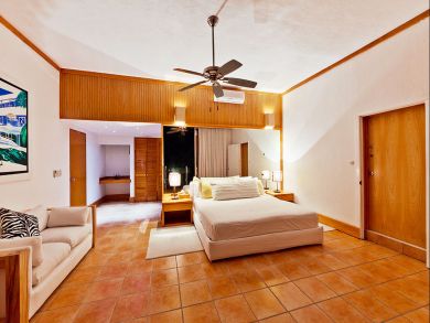 Eight Bedroom Villa Sleeps 18 Guests