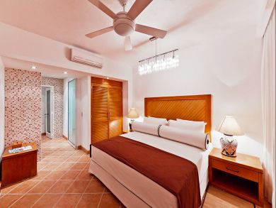 Eight Bedroom Villa Sleeps 18 Guests