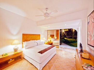 Eight Bedroom Villa Sleeps 18 Guests