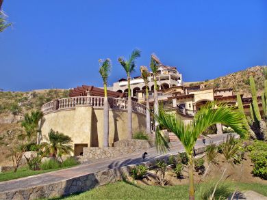 Minuets from Down Town Cabo San Lucas 3 Km Away