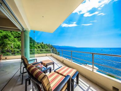 Wake in your Canopy Bed Looking Out Onto the Ocean.