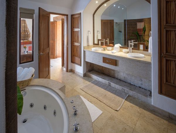 Stunning 11 Bedroom Villa with Sweeping Views