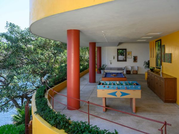 Stunning 11 Bedroom Villa with Sweeping Views