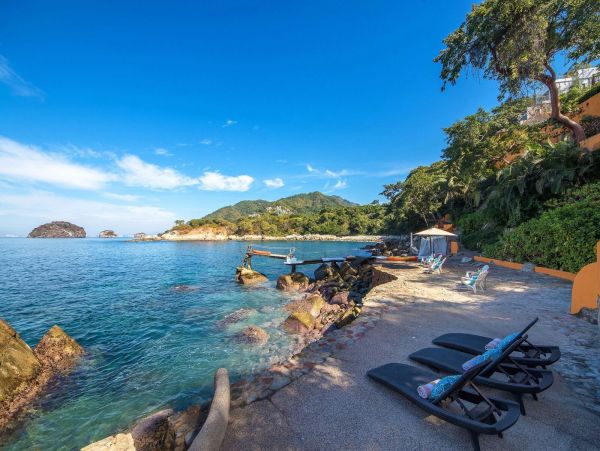 Stunning 11 Bedroom Villa with Sweeping Views