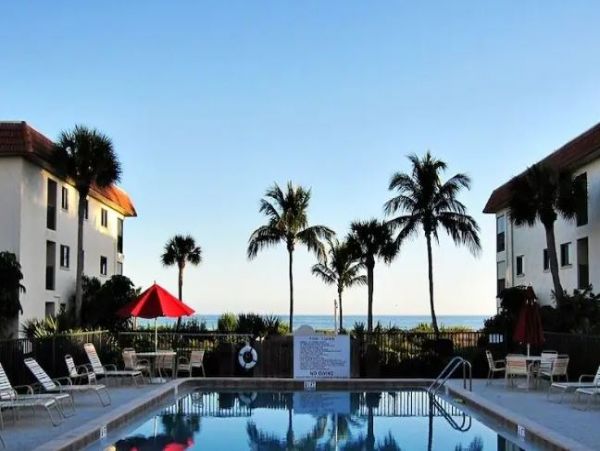 Great Value 2 Bedroom Sanibel Condo Communal Pool Sleeps 4