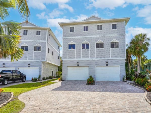 Beautiful Siesta Key Townhouse for Rent Walk to Beach