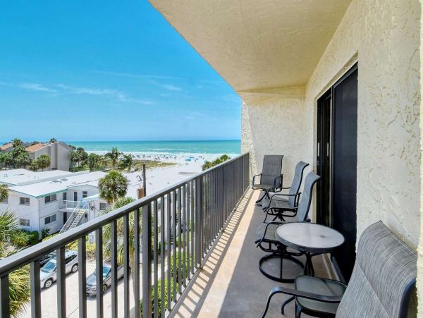Great Value Two Bedroom Beach Condo with Communal Pool