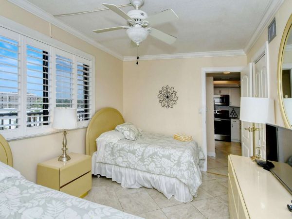 Great Value Two Bedroom Beach Condo with Communal Pool