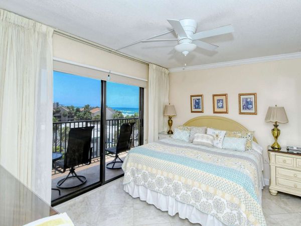 Great Value Two Bedroom Beach Condo with Communal Pool