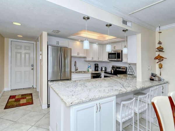 Great Value Two Bedroom Beach Condo with Communal Pool
