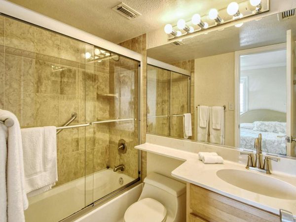 Great Value Two Bedroom Beach Condo with Communal Pool