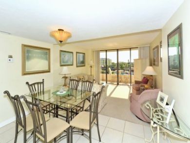 Living & Dining Area Living & Dining Area