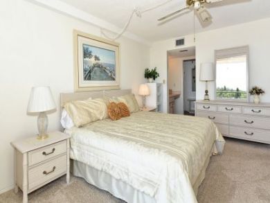Queen Bedroom