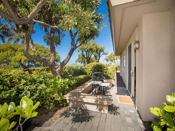 Luxury Three Bedroom Vacation Home Short Walk to Beach