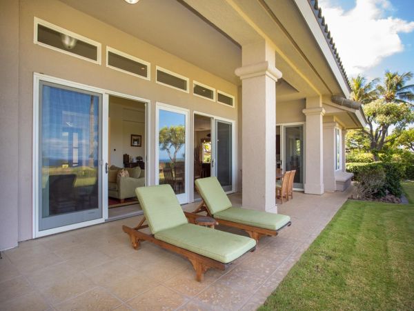 Luxury Three Bedroom Vacation Home Short Walk to Beach