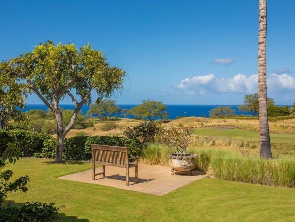Luxury Three Bedroom Vacation Home Short Walk to Beach