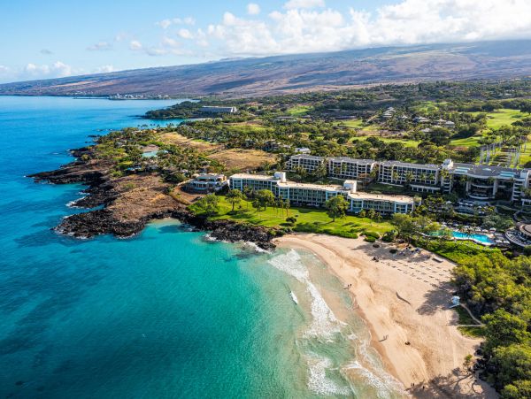 Luxury Three Bedroom Vacation Home Short Walk to Beach